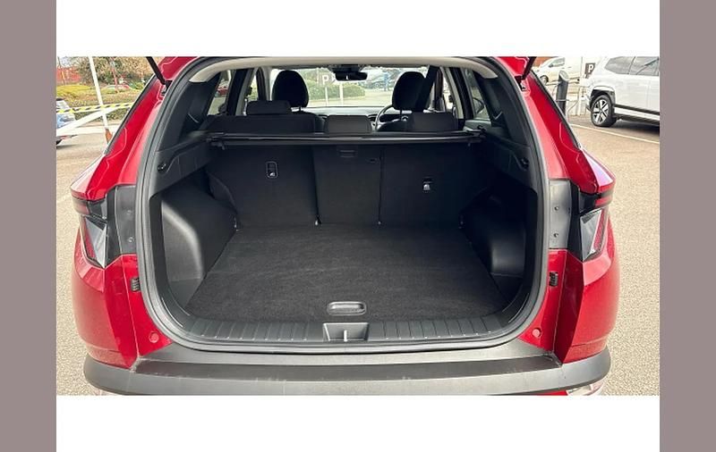 Used Hyundai Tucson SE 150 HP (110 kW) 2021 Red SUV