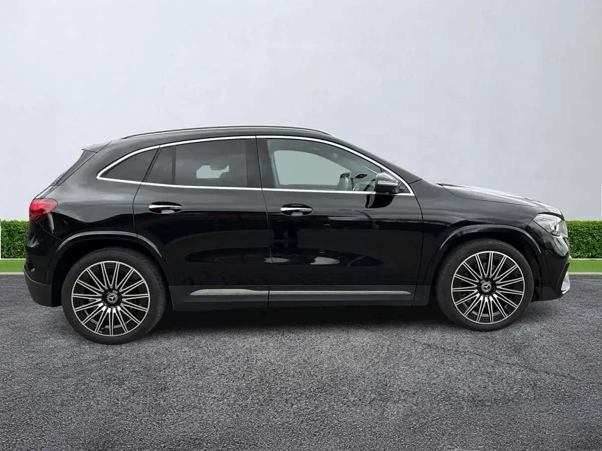 Used Mercedes GLA220 AMG Line Premium Plus 190 HP (139 kW) 2025 Black SUV