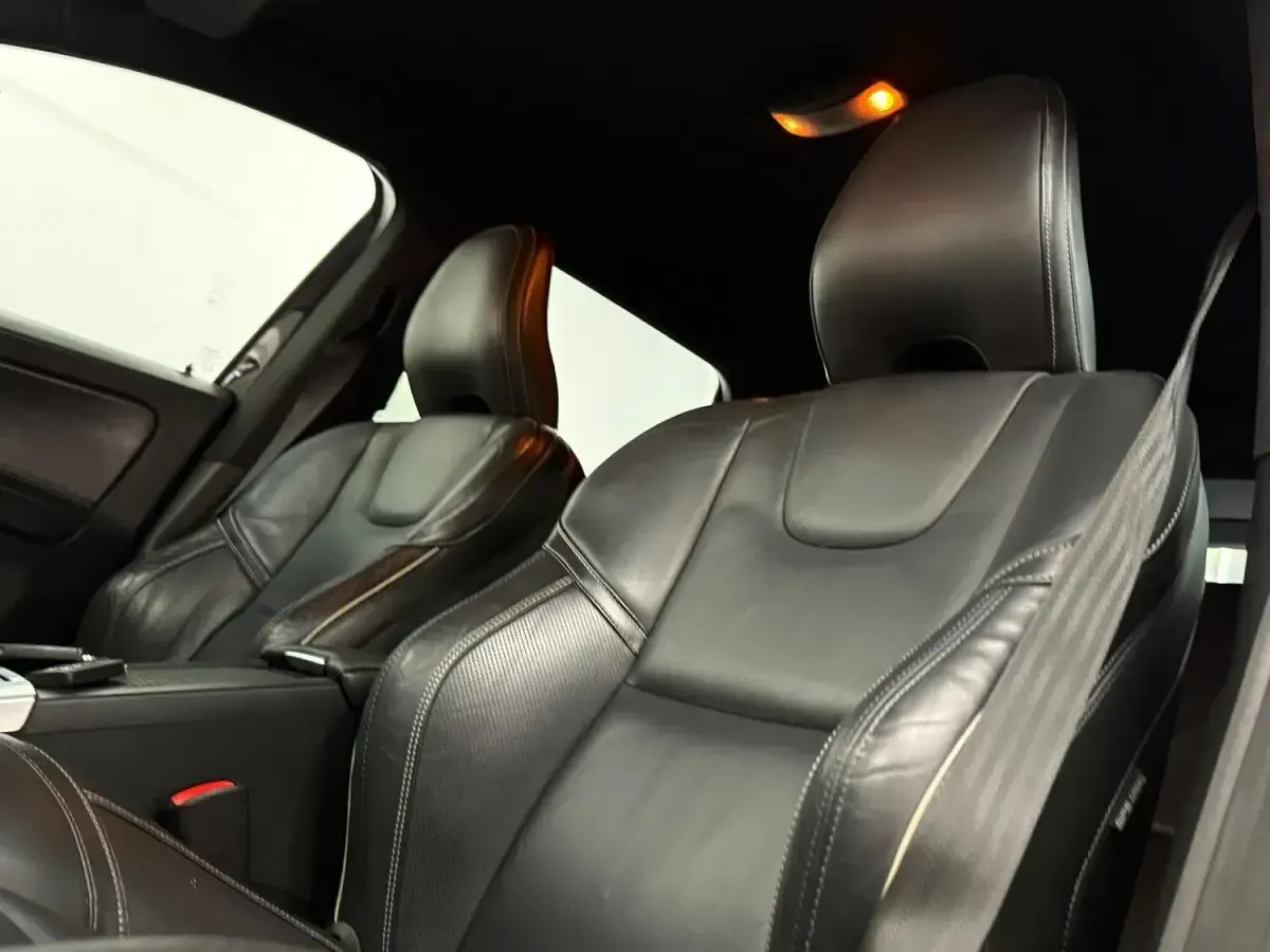 Used Volvo XC60 R-Design 178 HP (130 kW) 2014 Black SUV