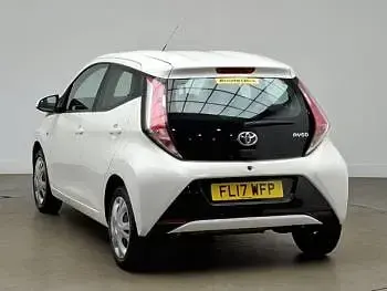 Usado Toyota Aygo X-play 68 CV (50 kW) 2017 Blanco Utilitario