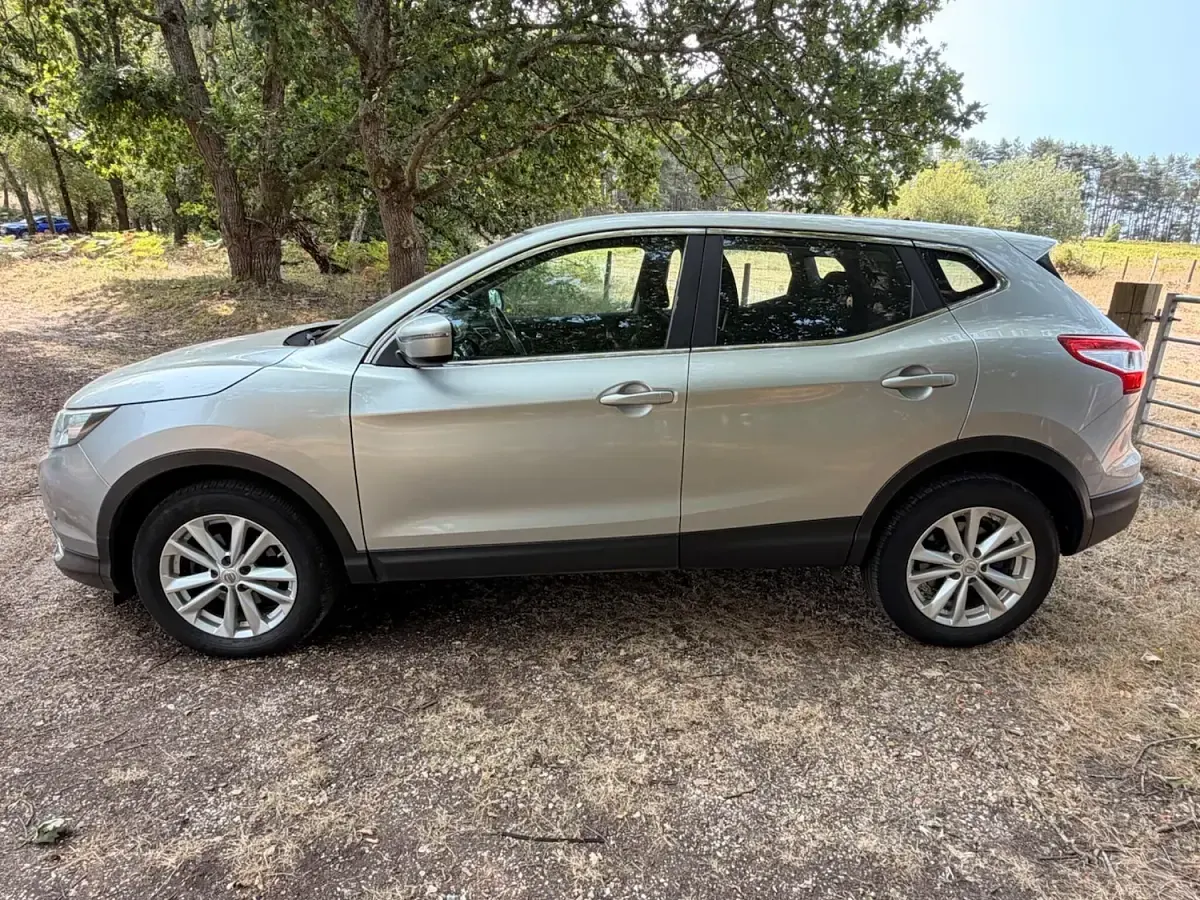 Used Nissan Qashqai Acenta 110 HP (80 kW) 2015 Silver SUV