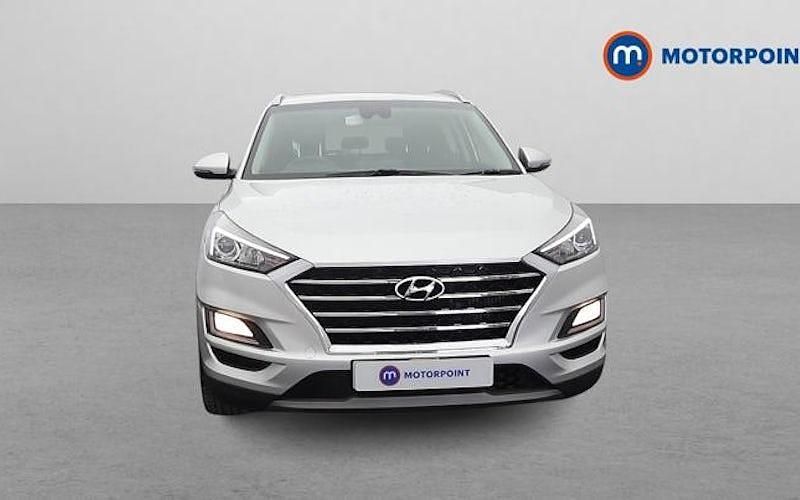 Usado Hyundai Tucson SE 177 HP (130 kW) 2020 Prateado SUV