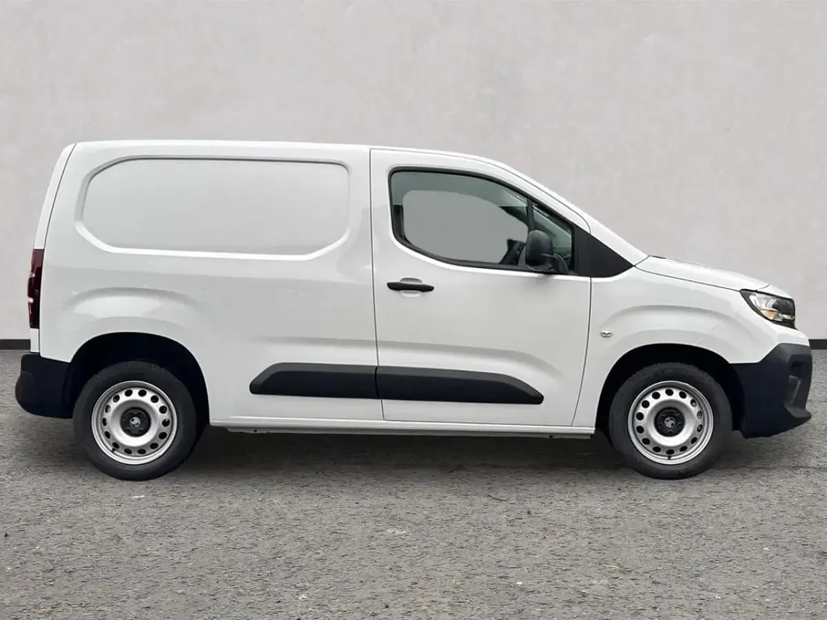 Used Vauxhall Combo S 101 HP (74 kW) 2025 White MPV
