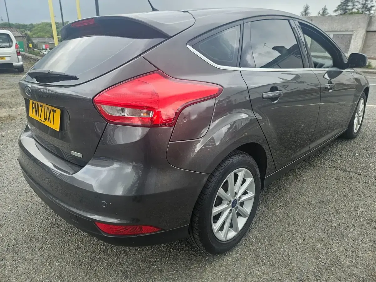 Used Ford Focus Titanium 100 HP (73 kW) 2017 Grey Hatchback