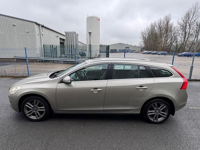 Used Volvo V60 SE Lux 215 HP (158 kW) 2012 Gold Estate
