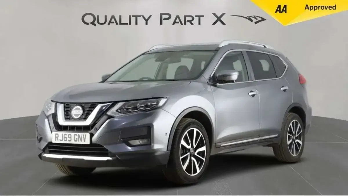 Usado Nissan X-Trail Tekna 150 CV (110 kW) 2019 Gris SUV