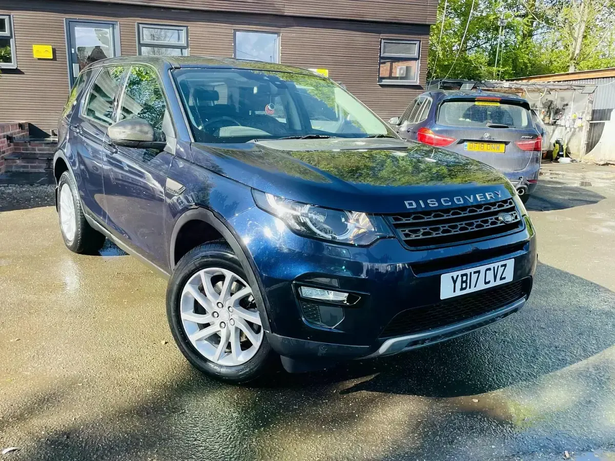 Used Land Rover Discovery 5 SE 2017 Blue SUV