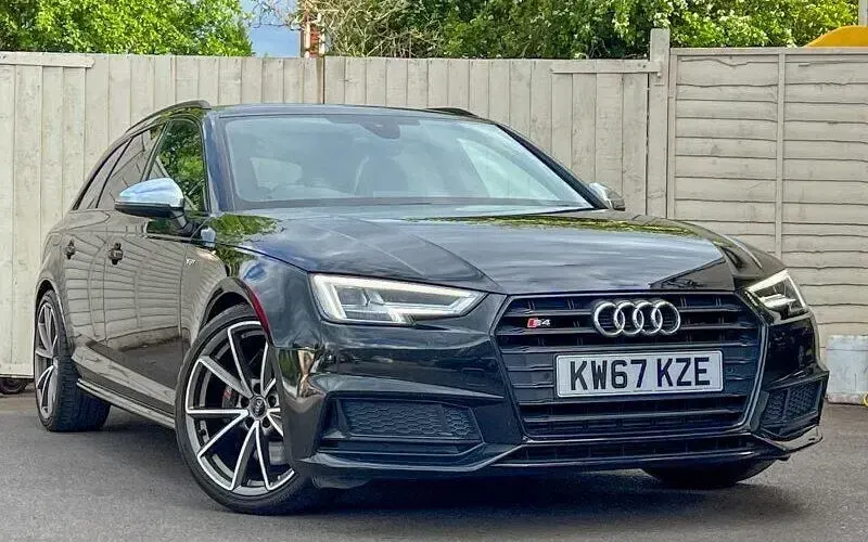 Usado Audi S4 Comfort 354 HP (260 kW) 2018 Preto Carrinha