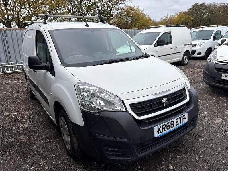 White Used 2018 Peugeot Partner Van | £3,795 (Fair price) - Image 1/4