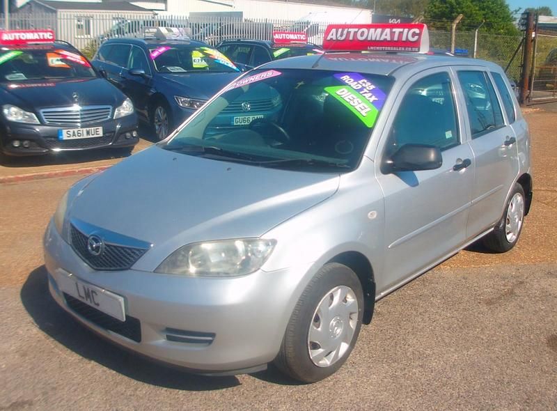Used Mazda 2 68 HP (50 kW) 2005 Silver Hatchback