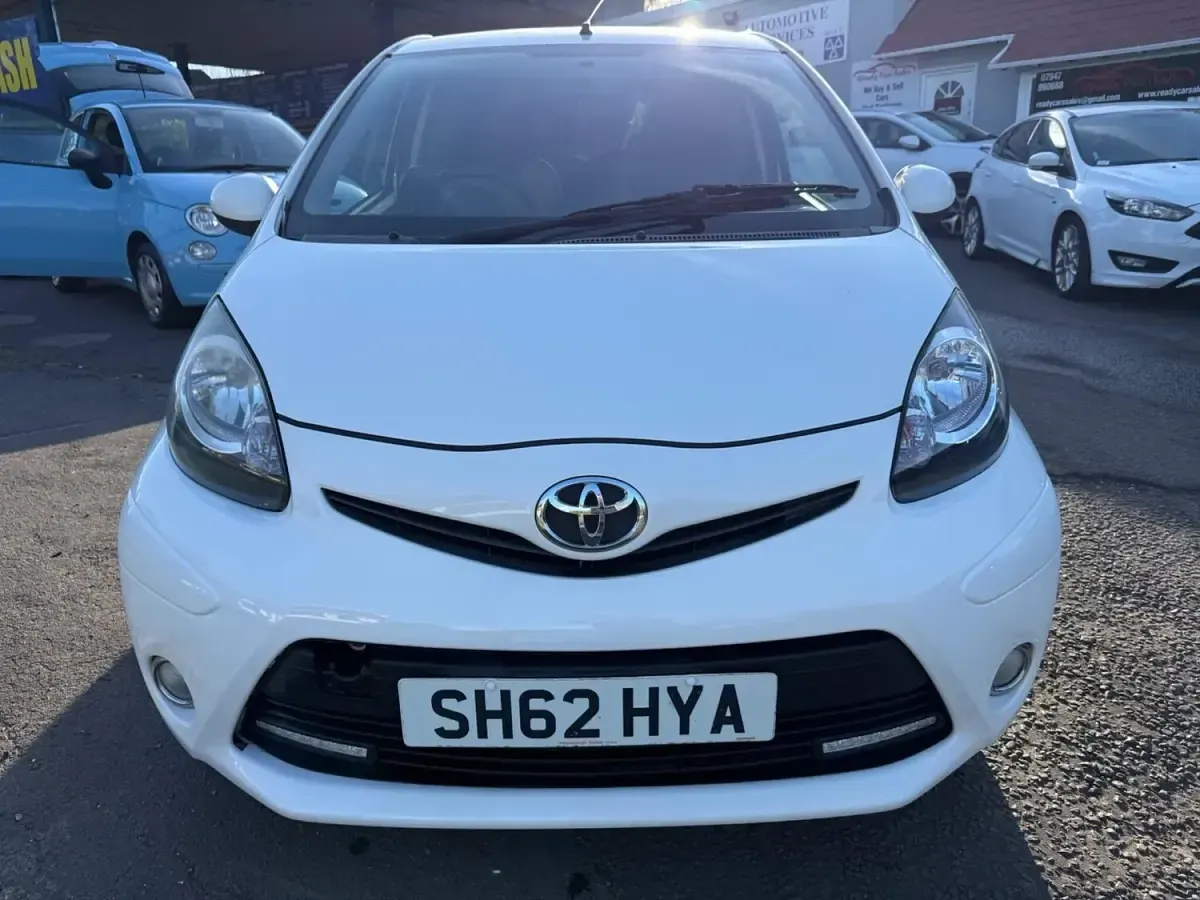 Used Toyota Aygo 68 HP (50 kW) 2012 White Hatchback
