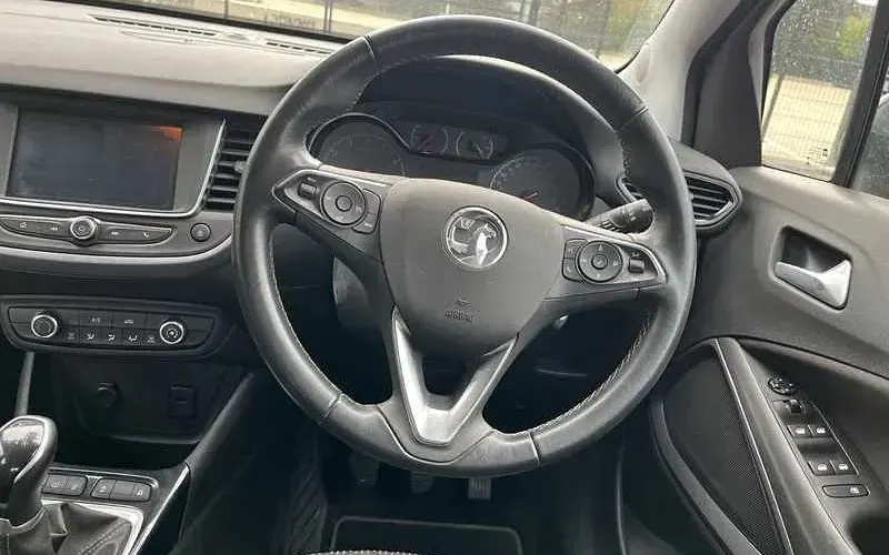 Used Vauxhall Crossland Design Edition 83 HP (61 kW) 2022 Red SUV