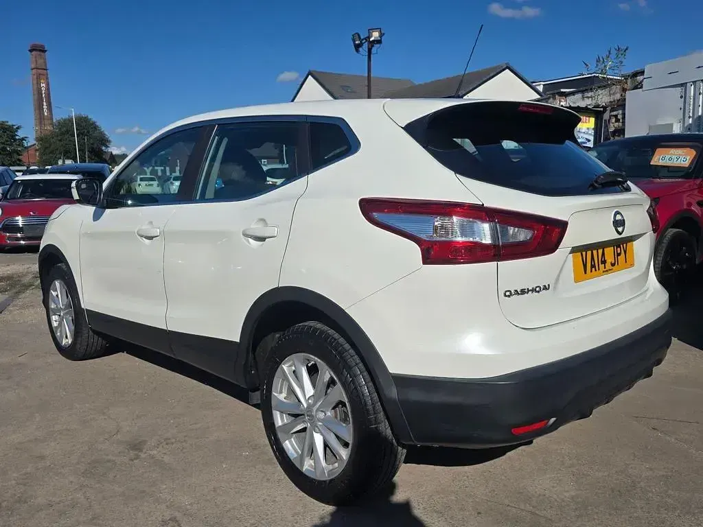Used Nissan Qashqai Acenta 115 HP (84 kW) 2014 White SUV