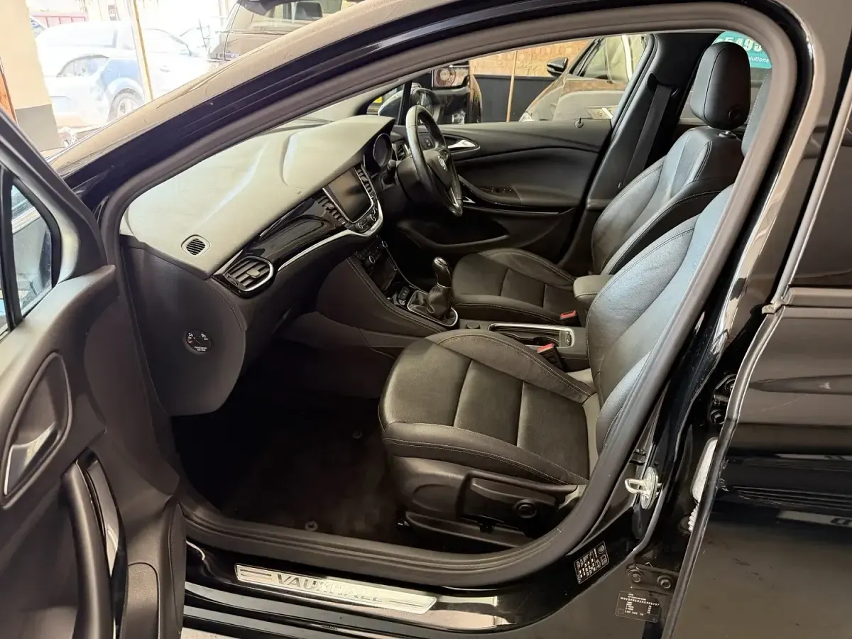 Used Vauxhall Astra Elite 200 HP (147 kW) 2018 Black Hatchback