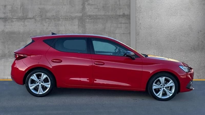 Used Seat Leon FR 110 HP (80 kW) 2024 Red