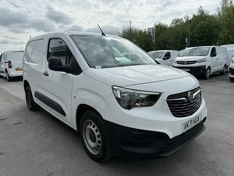 Second-hand Vauxhall Combo Edition 75 CP (55 kW) 2022 Alb Monovolum