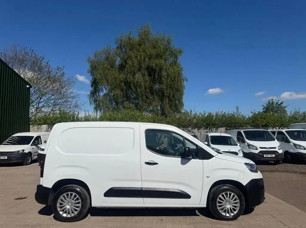 Used Citroën Berlingo 75 HP (55 kW) 2021 White MPV