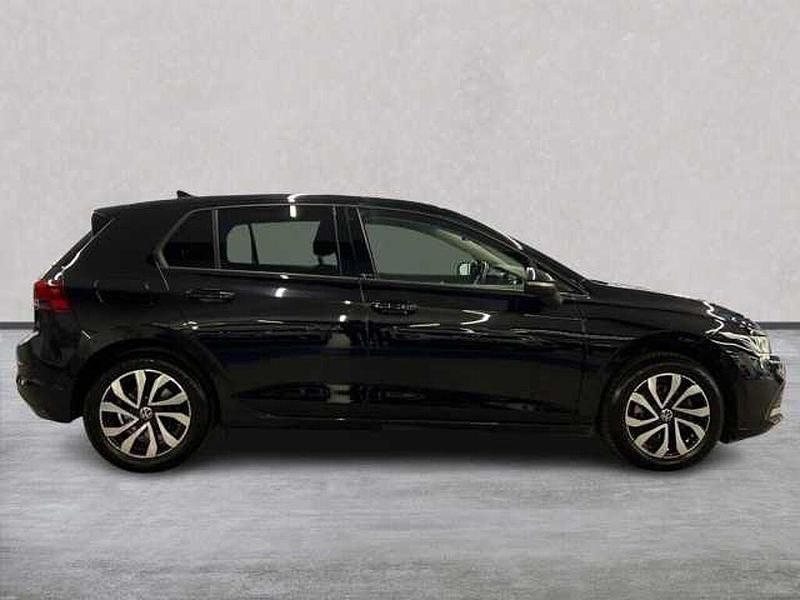 Usado VW Golf VIII Active 150 CV (110 kW) 2022 Negro Utilitario