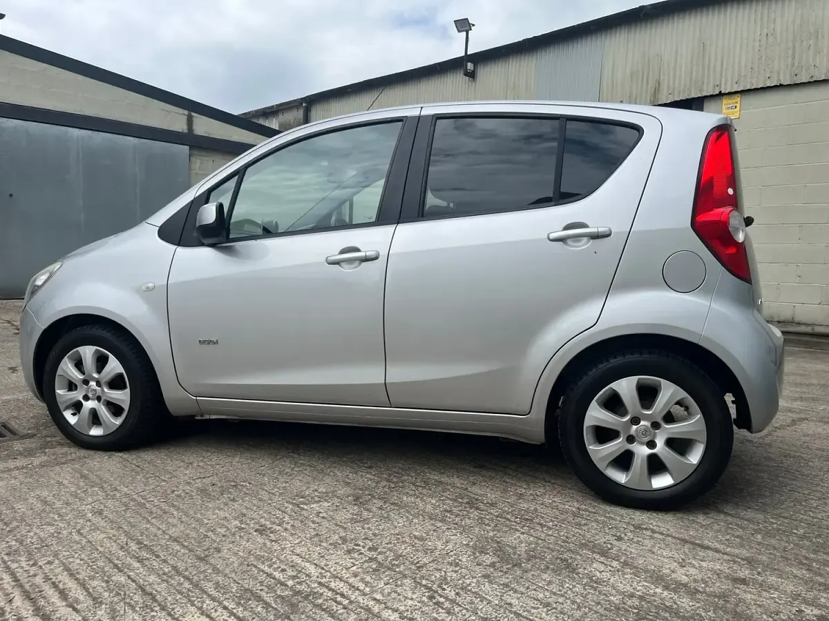 Used Vauxhall Agila Design Edition 85 HP (62 kW) 2009 Silver MPV