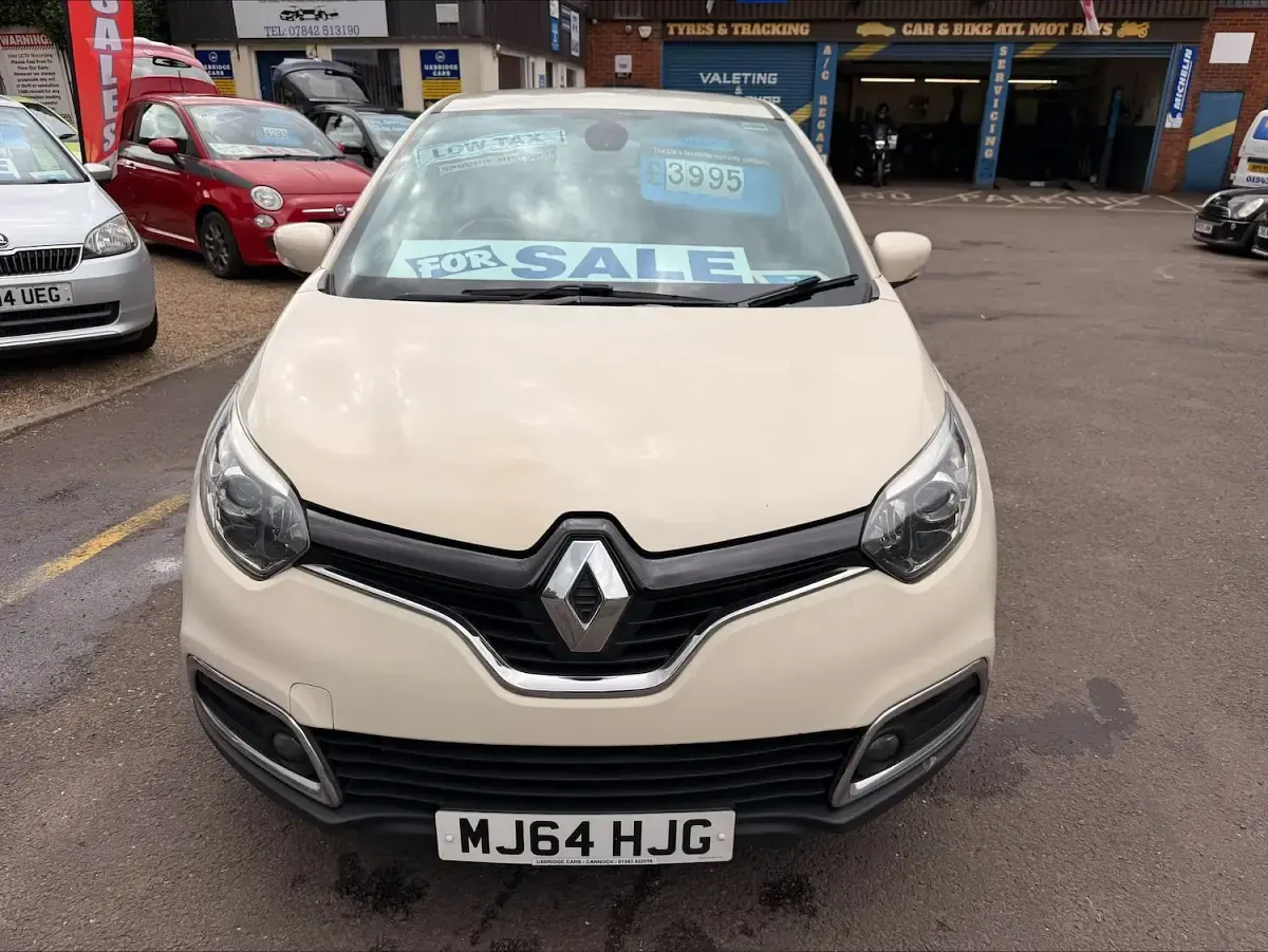 Used Renault Captur Dynamique 90 HP (66 kW) 2014 Cream SUV