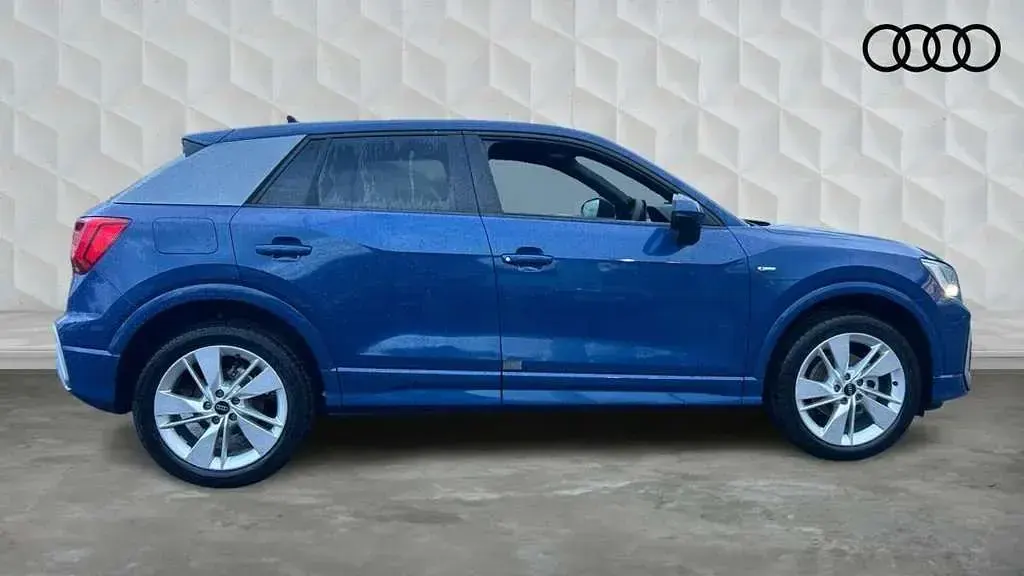 Used Audi Q2 S-Line 113 HP (83 kW) 2025 Blue SUV