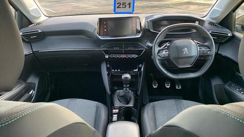 Used Peugeot 208 Allure+ 99 HP (72 kW) 2023 Yellow Hatchback