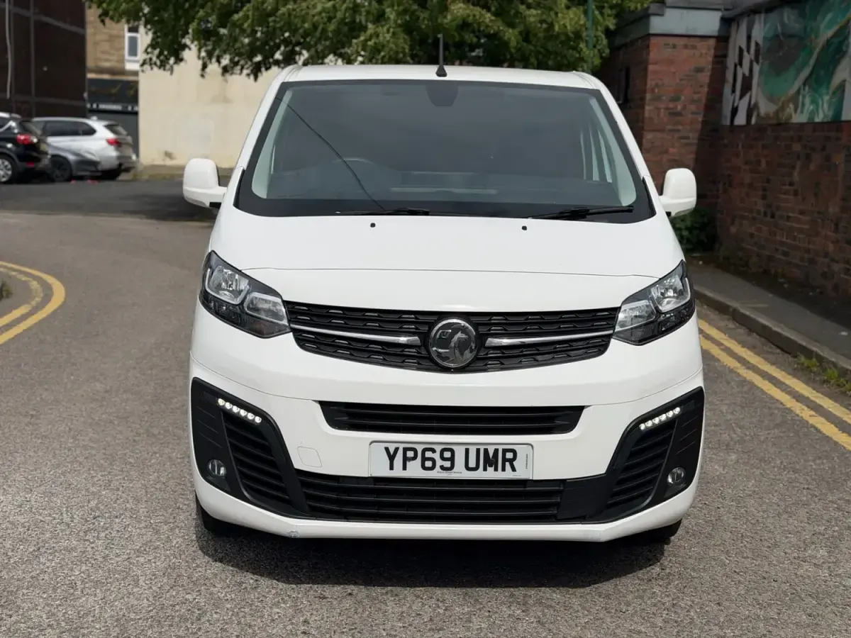 Gebraucht Vauxhall Vivaro Sportive 100 PS (73 kW) 2019 Weiß Van / Kleinbus