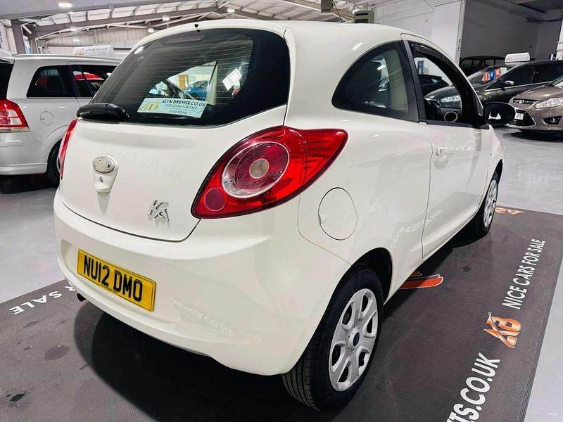 Used Ford Ka 69 HP (50 kW) 2012 White Hatchback