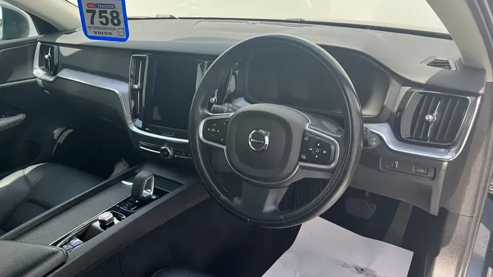 Usado Volvo V60 Momentum 163 HP (119 kW) 2022 Azul Carrinha