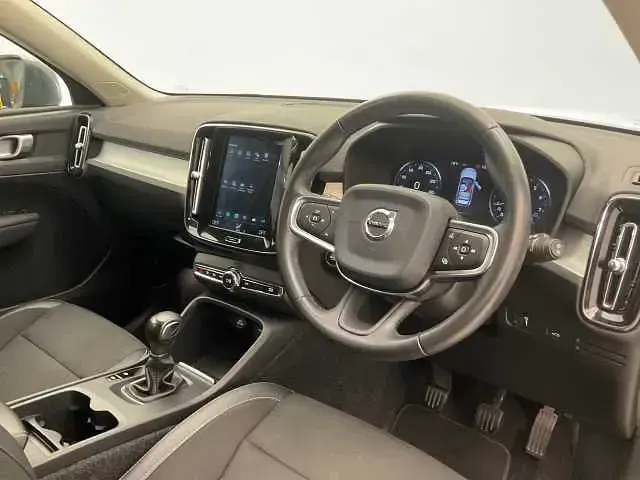 Used Volvo XC40 Momentum 154 HP (113 kW) 2019 Grey SUV