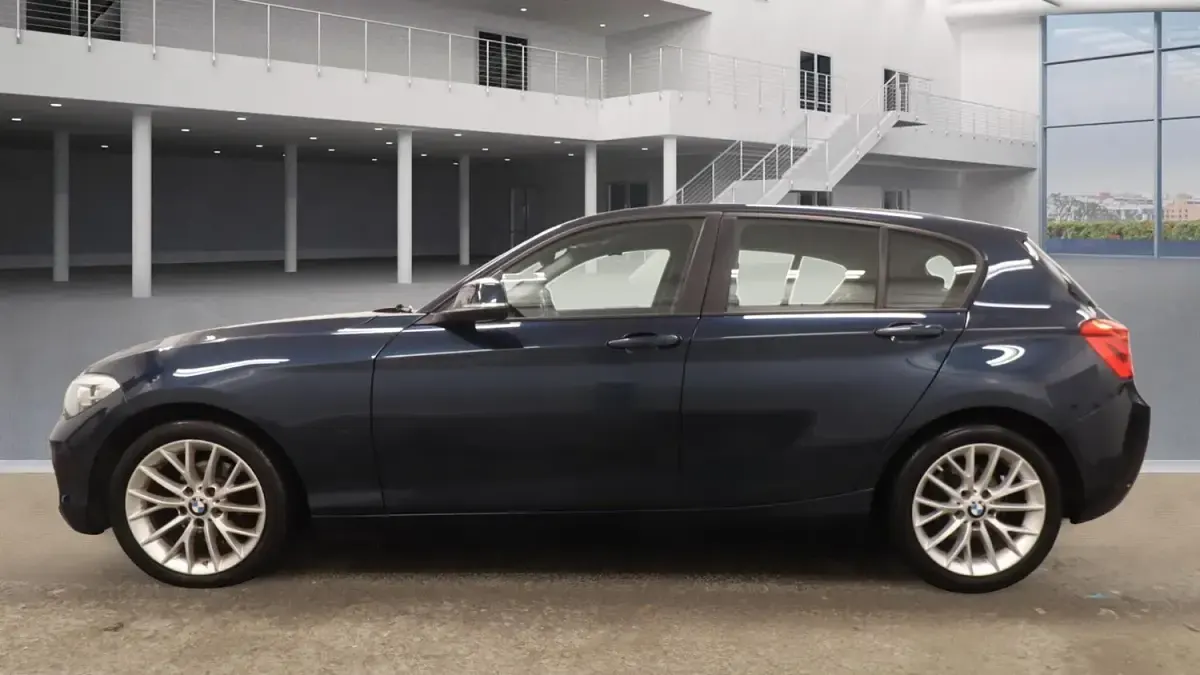 Used BMW 118 Sport Line 2017 Blue Hatchback