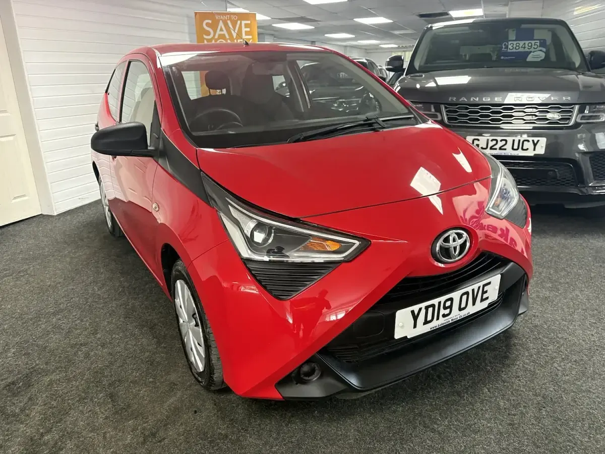Used Toyota Aygo 72 HP (52 kW) 2019 Red Hatchback