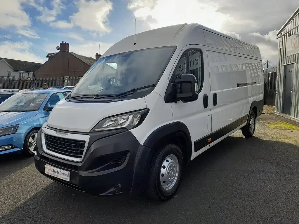 Used Peugeot Boxer S 140 HP (102 kW) 2019 White Van