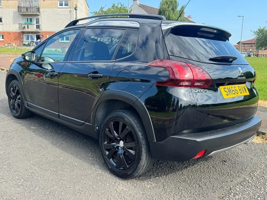 Usado Peugeot 2008 GT-line 110 HP (80 kW) 2016 Preto SUV