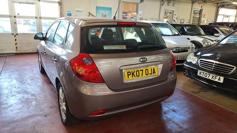 Used Kia Ceed 2007 Bronze Hatchback
