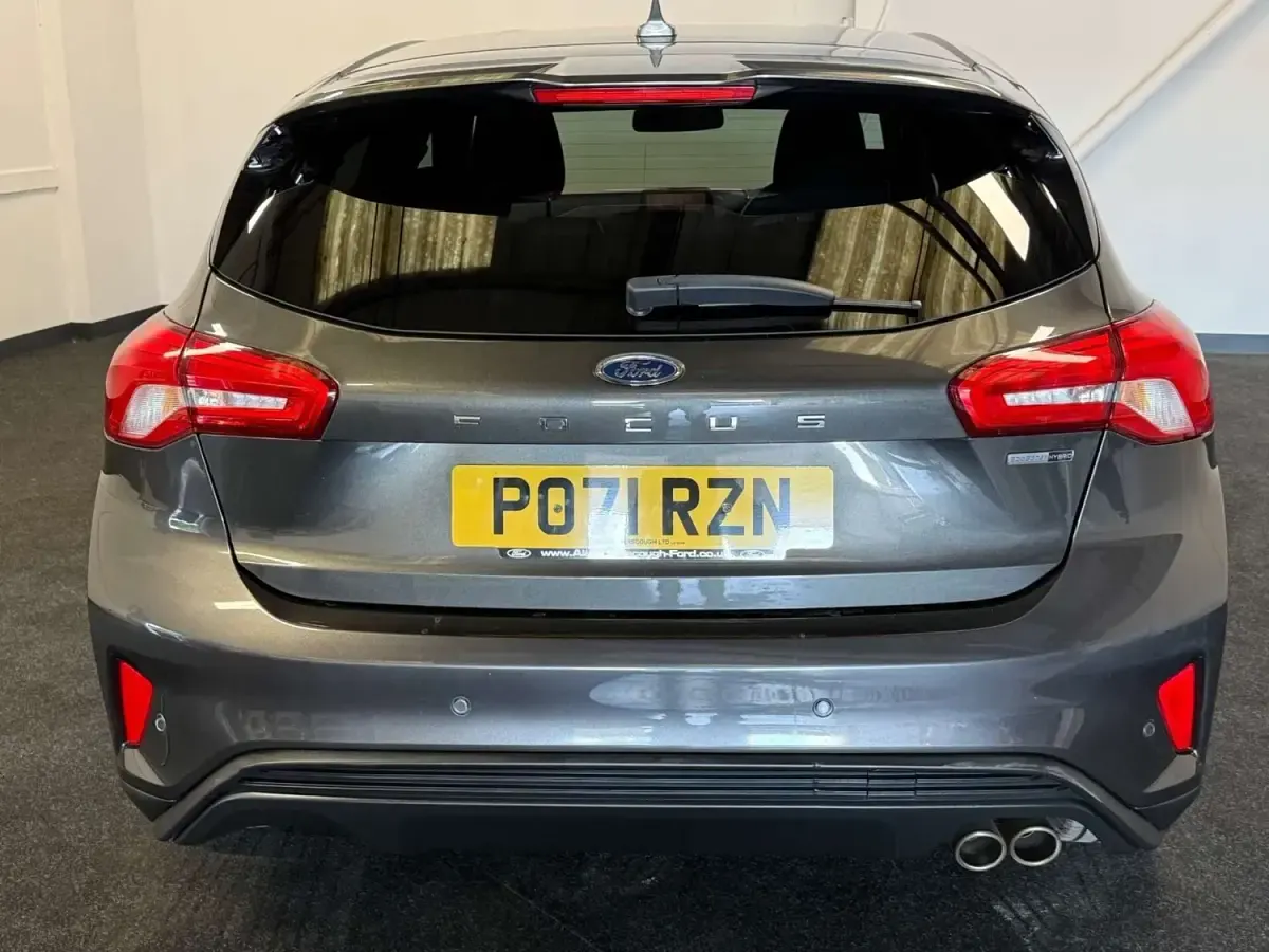 Begagnad Ford Focus ST-Line 125 HK (91 kW) 2021 Grå Halvkombi