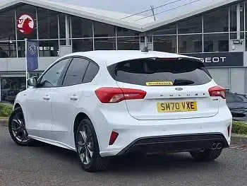 Used Ford Focus ST-Line 125 HP (91 kW) 2021 White Hatchback