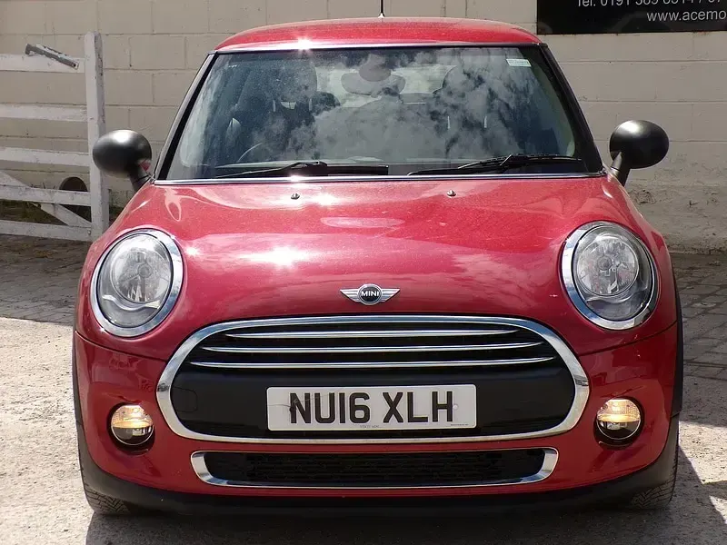 Used Mini ONE Hatch 102 HP (75 kW) 2016 Red Hatchback