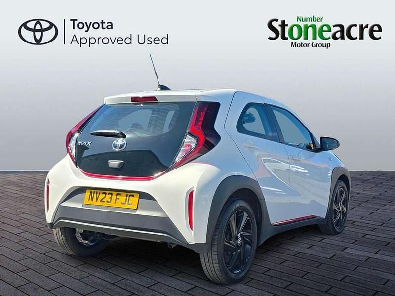 Used Toyota Aygo X PURE 72 HP (52 kW) 2023 White SUV