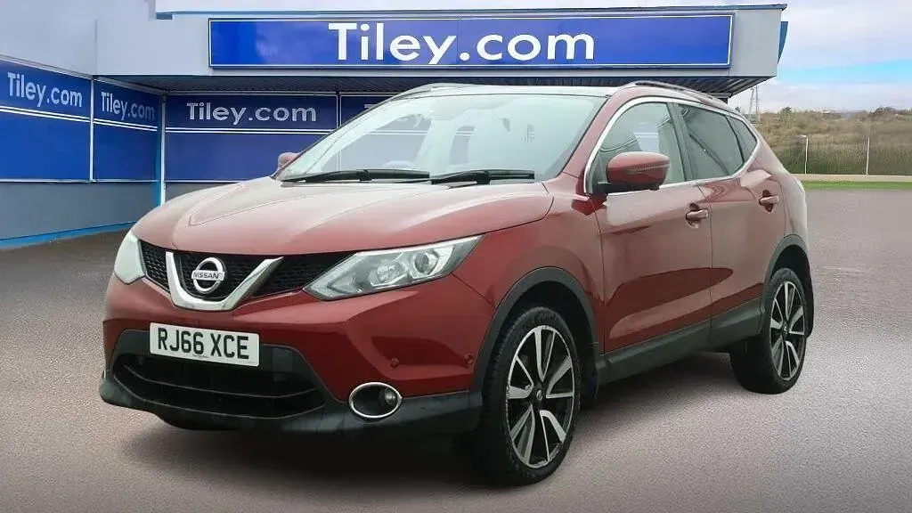 Second-hand Nissan Qashqai Tekna 163 CP (119 kW) 2017 Roșu SUV