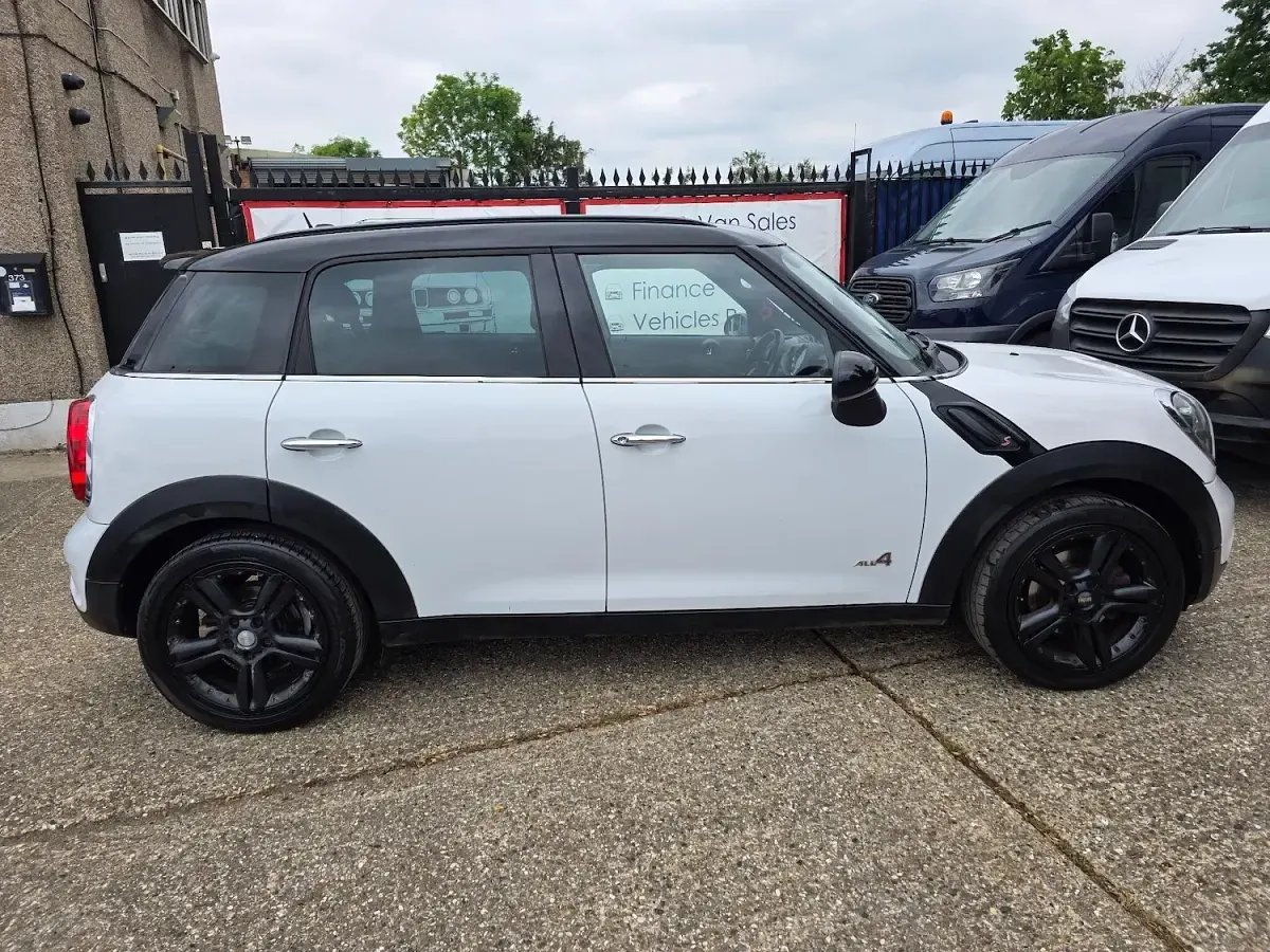 Used Mini Cooper SD 143 HP (105 kW) 2012 White Hatchback