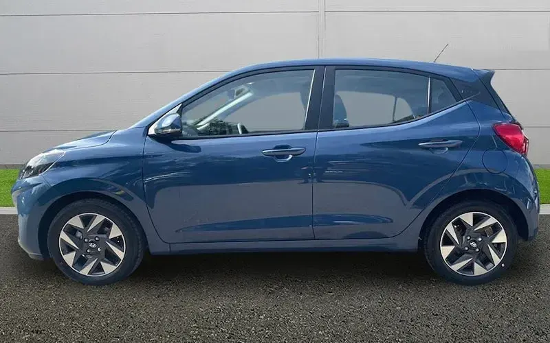 New Hyundai i10 Advanced 63 HP (46 kW) 2025 Green Hatchback