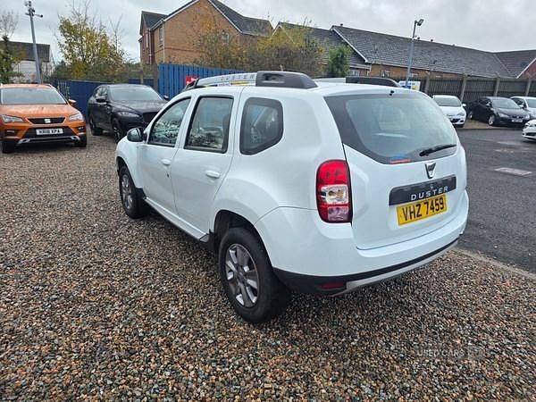 Used Dacia Duster Lauréate 2018 White Hatchback