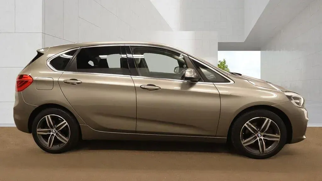 Used BMW 218 Luxury Line 150 HP (110 kW) 2015 Silver Hatchback