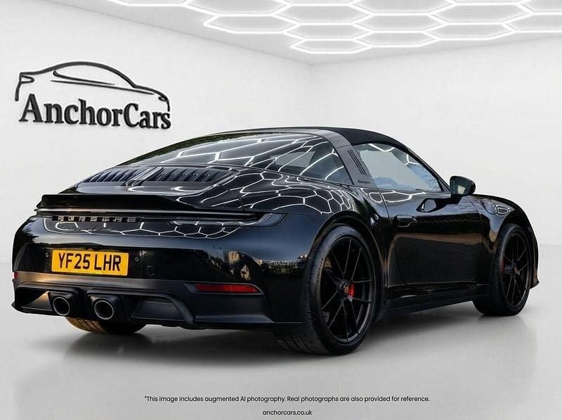 Begagnad Porsche 911 541 HK (397 kW) 2025 Svart Cab