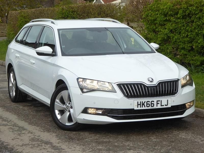 Used Skoda Superb SE 150 HP (110 kW) 2016 White Estate