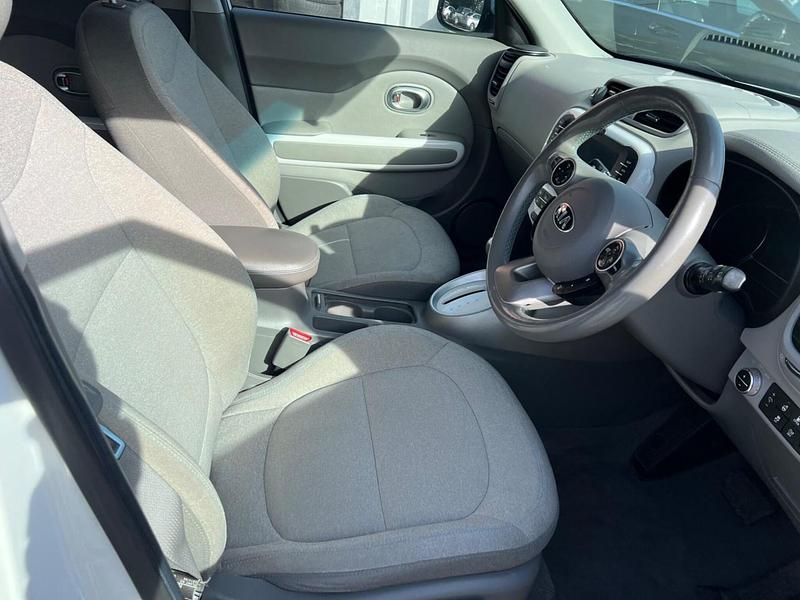 Used Kia Soul 80 kW (110 HP) 2018 White SUV