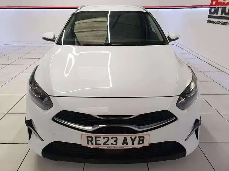 Used Kia Ceed 2023 White Hatchback