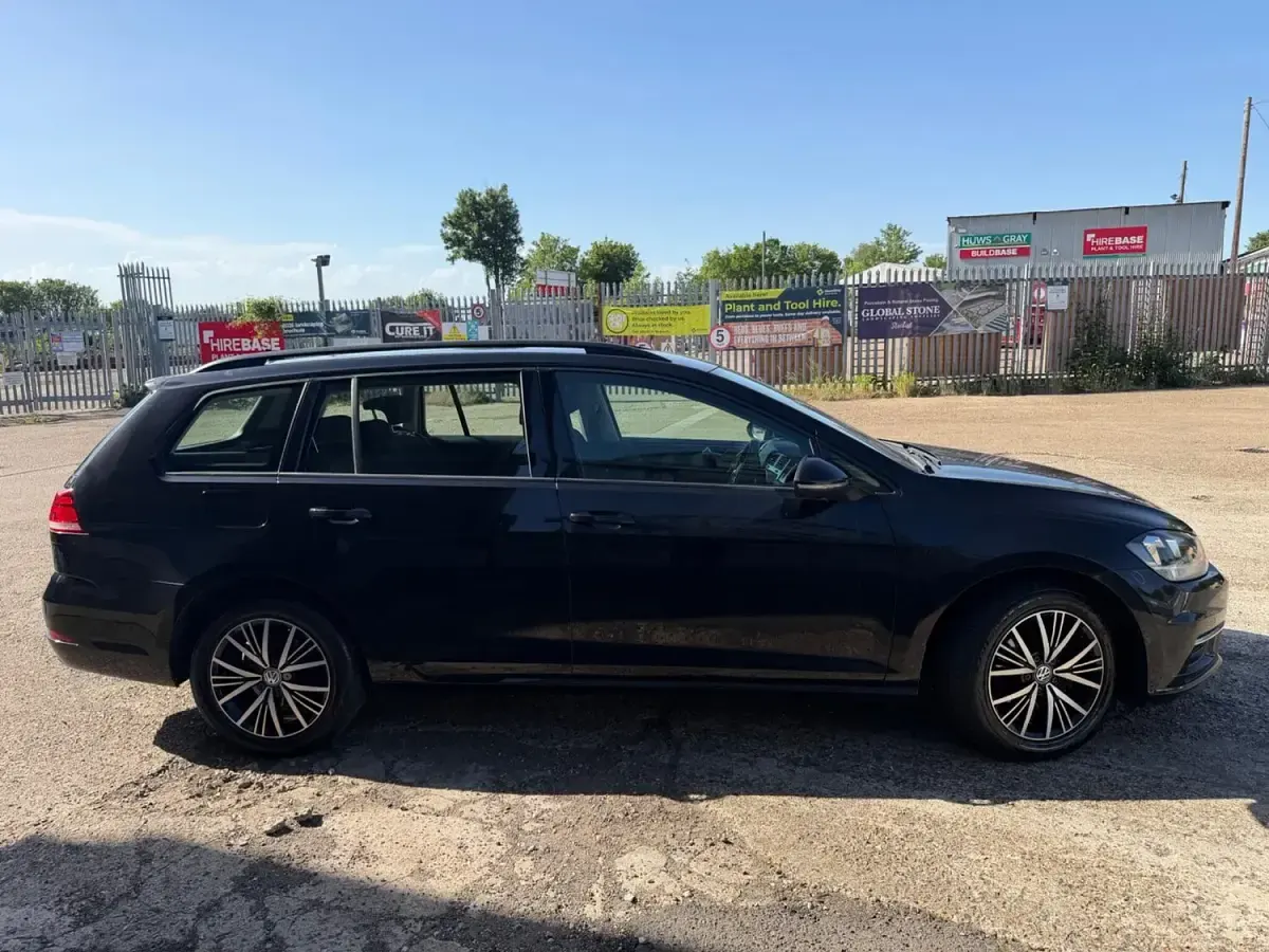 Used VW Golf VII SE 125 HP (91 kW) 2017 Black Estate