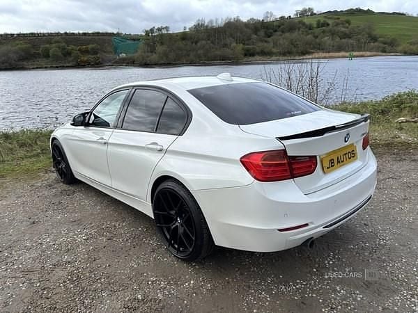 Used BMW 318 Sport Line 2014 White Sedan